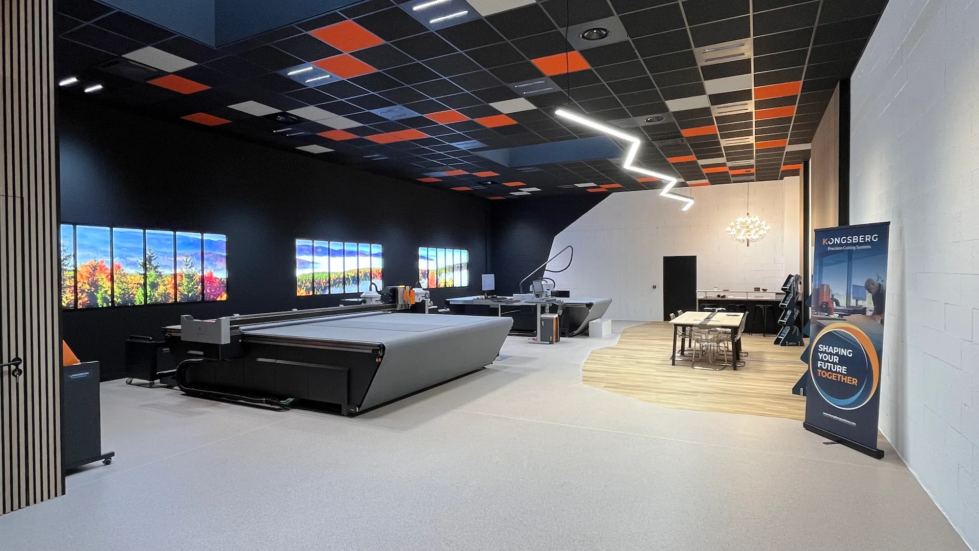 Showroom KSB France Villebon-sur-Yvette – tables de découpe Kongsberg